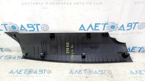 Накладка задней стойки нижняя левая Volvo XC90 16-26 черная, царапины