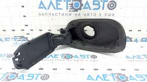 Корпус лючка бензобака Mercedes C-class W205 15-21 надорван уплотнитель