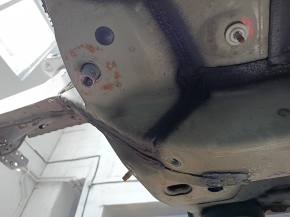 Четверть передняя правая Toyota Camry v50 12-14 usa на кузове, белая, ржавая