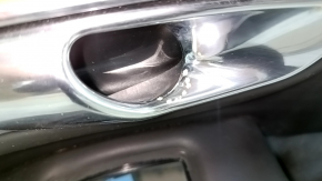 Ornamente ușă față dreapta Volvo XC90 16-22 piele neagră, cotiera și inserție piele nappa neagră, ornament din nuc, Bowers & Wilkins, zgârieturi, fixare ruptă, cromul de pe mâner se exfoliază