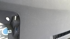Накладка торпеды верхняя Toyota Prius 50 16-22 черная, под динамики, без накладок, потерта