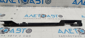 Уплотнитель дефлектора радиатора левый VW Golf 15-21 1.8T