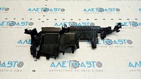 Дефлектор радиатора правый VW Golf 15-18 1.8T