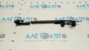 Уплотнитель дефлектора радиатора правый VW Jetta 19-26 2.0T