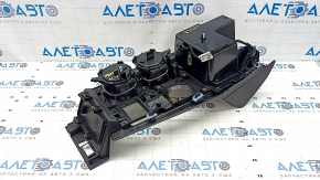 Накладка центральной консоли с подстаканником Ford Explorer 20-24 AWD в сборе, серая с хром, царапины