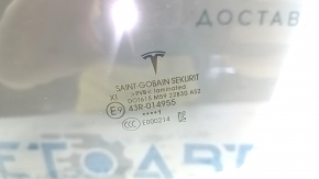 Стекло двери передней левой Tesla Model Y 20-25 триплекс