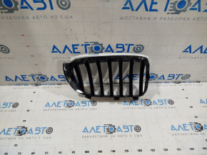 Решетка радиатора grill левая BMW X3 F25 15-17 ноздря, черная с хромом