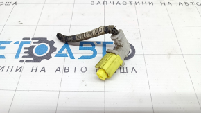 Фишка на датчик подушки безопасности передний Lexus CT200h 11-17 на телевизоре