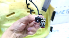 Обшивка подушки пассажирского сидения Chevrolet Volt 16- кожа серая, под подогрев, синяя строчка, потерта