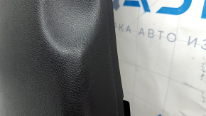 Накладка центральной стойки нижняя левая Honda Insight 19-22 черная, царапины