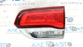 Фонарь внутренний крышка багажника правый Jeep Grand Cherokee WK2 14-22 хром, царапины