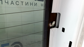 Дверь багажника голая со стеклом Jeep Grand Cherokee WK2 14-22 тонировка, белый PW7, крашена 0.2, царапины на стекле, вмятина