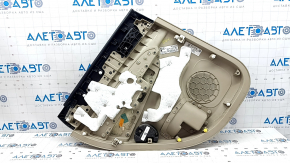 Обшивка двери карточка задняя правая Jeep Grand Cherokee WK2 20-22 бежевая, с бежевой и черной вставкой кожа, подлокотник кожа бежевая, молдинг темное дерево, с ручкой, царапины, потерта, вмятины, под