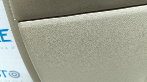 Ornamente ușă față stânga Jeep Grand Cherokee WK2 19-22 bej, cu inserții din piele bej și neagră, cotiera din piele bej, ornament din lemn închis, cu mâner, zgârietură, uzată, pentru curățat