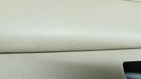 Ornamente ușă față stânga Jeep Grand Cherokee WK2 19-22 bej, cu inserții din piele bej și neagră, cotiera din piele bej, ornament din lemn închis, cu mâner, zgârietură, uzată, pentru curățat