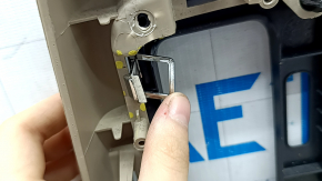 Ornamente consolă centrală spate Jeep Grand Cherokee WK2 14-22 bej, 2 piese, zgârieturi, elemente de fixare rupte, necesită curățare