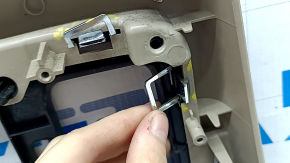 Ornamente consolă centrală spate Jeep Grand Cherokee WK2 14-22 bej, 2 piese, zgârieturi, elemente de fixare rupte, necesită curățare