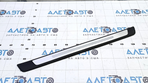Накладка порога внешняя передняя правая Audi A4 B9 17-25 хром, царапины