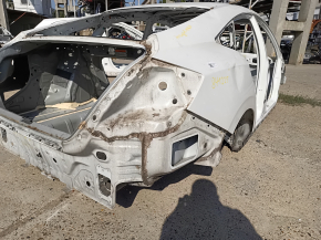 Четверть крыло задняя правая Honda Insight 19-21 на кузове, белая, тычки, вмятины