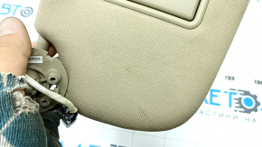 Vizor stânga Jeep Grand Cherokee WK2 11-22 bej, fără cârlig, cu iluminare din spate, pentru curățare chimică, fără suport de montare