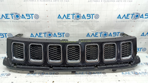 Решетка радиатора grill Jeep Compass 17-21 в сборе 3 части, с хромом, песок, царапины, сколы