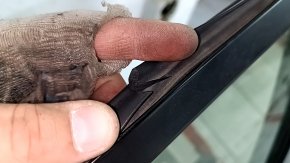 Дверь в сборе передняя левая Toyota Prius 30 14-15 keyless, графит 8V1, тычки, вмятина, порезан уплотнитель