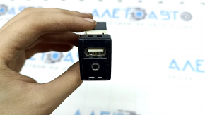 USB Hub, AUX Toyota Prius 30 10-15 без крышки