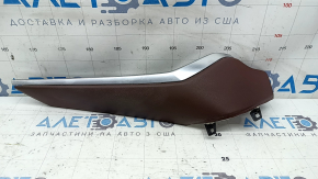 Накладка центральной консоли правая Toyota Venza 21-24 кожа, коричневая, царапины, надломаны крепления