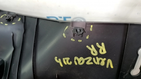 Накладка задней стойки нижняя правая Toyota Venza 21-24 черная, царапины, надломаны крепления