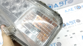 Поворотник правый Toyota Prius 30 13-15 рест, песок, трещина