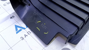 Накладка проема багажника Audi A4 B9 17-25 черная, царапины, сломаны крепления