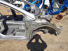 Sfert dreapta față Chevrolet Volt 16- pe caroserie, argintiu