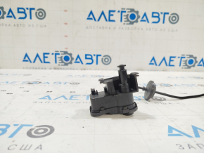 Замок лючка бензобака VW Golf 15-21