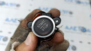 Кнопка start/stop Alfa Romeo Stelvio 18-25 черная, облезло покрытие