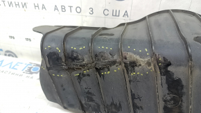 Накладка нижнего рычага под пружину задняя правая Audi Q5 80A 18-24 потерта, надрывы