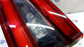 Фонарь внутренний дверь багажника правый Nissan Rogue Sport 20-22 царапины
