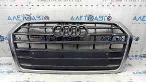 Решетка радиатора grill Audi Q5 80A 18-20 в сборе, с эмблемами, хром, под парктроники, песок, тычки