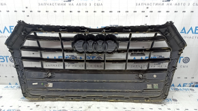 Решетка радиатора grill Audi Q5 80A 18-20 в сборе, с эмблемами, хром, под парктроники, песок, тычки