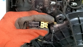 Обшивка двери карточка задняя левая Audi Q5 80A 18-20 черная кожа, молдинг под дерево, с ручкой, подлокотник и вставка кожа черная, с пищалкой, царапины