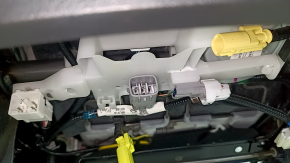 Пассажирское сидение Toyota Venza 21-24 электро, с airbag, кожа черная, подогрев, вентиляция, перфорация, XLE, Limited, под чистку, царапины