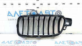 Решетка радиатора grill правая BMW 3 F30 4d 12-18 sport line, черный глянец, слом крепления обрамления