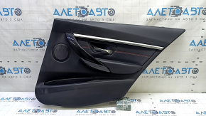 Обшивка двери карточка задняя правая в сборе BMW 3 F30 12-18 черная, подлокотник и вставка кожа черная, красная строчка, хром молдинг, накладка под темное дерево, с подсветкой, под чистку, надломаны к