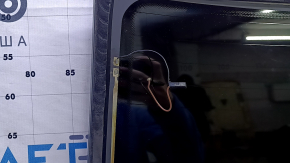 Стекло заднее VW Jetta 19-21 оторвана клема