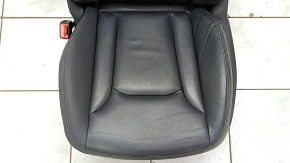 Водительское сидение Audi Q8 19-23 с airbag, с подголовником, электрическое, подогрев, кожа черная, серая строчка, царапины, потерто
