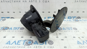 Лючок бензобака Kia Niro 17-22 HEV, PHEV с корпусом, надломана защелка