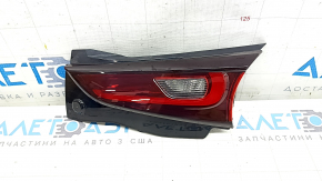 Zgârieturi la lumina interioară a portbagajului dreapta de la Mazda CX-5 de 22-25"