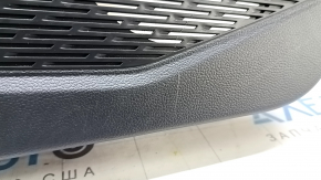 Panou ușă stânga față pentru VW Jetta 19-21, negru cu inserție din piele neagră, cotieră din piele, bandaj gri tip 2, cu comandă ridicare geam și buton închidere centralizată, zgârieturi