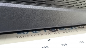 Panou ușă stânga față pentru VW Jetta 19-21, negru cu inserție din piele neagră, cotieră din piele, bandaj gri tip 2, cu comandă ridicare geam și buton închidere centralizată, zgârieturi