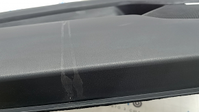 Обшивка двери карточка передняя левая Mazda CX-5 17-23 BOSE, с черной вставкой кожа, подлокотник кожа черный, молдинг под темное дерево, с ручкой, царапины, потертости