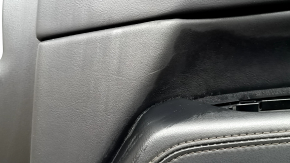 Обшивка двери карточка передняя правая Mazda CX-5 17-23 BOSE, с черной вставкой кожа, подлокотник кожа черный, молдинг под темное дерево, с ручкой, царапины, вмятина